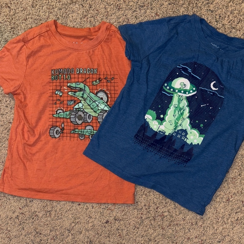 Cat & Jack Boys T-Shirt Pair Feat. Komodo Dragon Bot & an Alien - Boys Size 4/5 - Picture 1 of 5